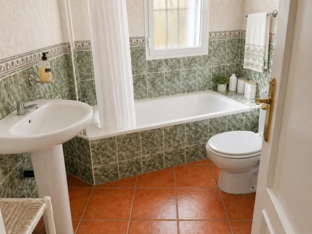 Maison mitoyenne avec 4 Chambres  à Las Lagunas