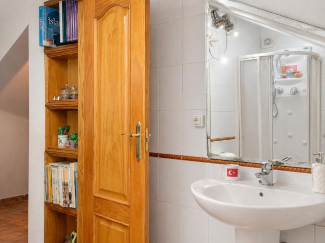 Maison mitoyenne avec 4 Chambres  à Las Lagunas