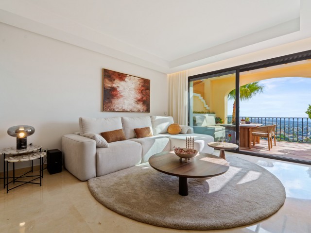 Ático con 3 Dormitorios  en Benahavís