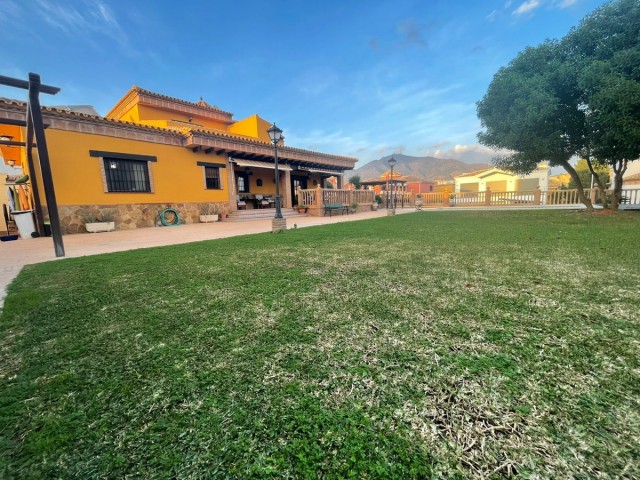 4 Makuuhuoneen Huvila Mijas Costa