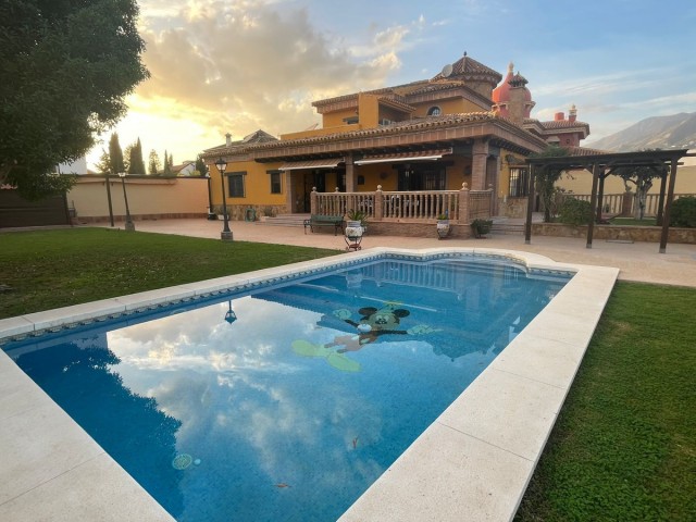4 Makuuhuoneen Huvila Mijas Costa