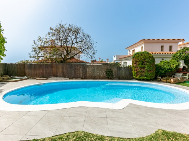 Villa con 4 Dormitorios  en Fuengirola