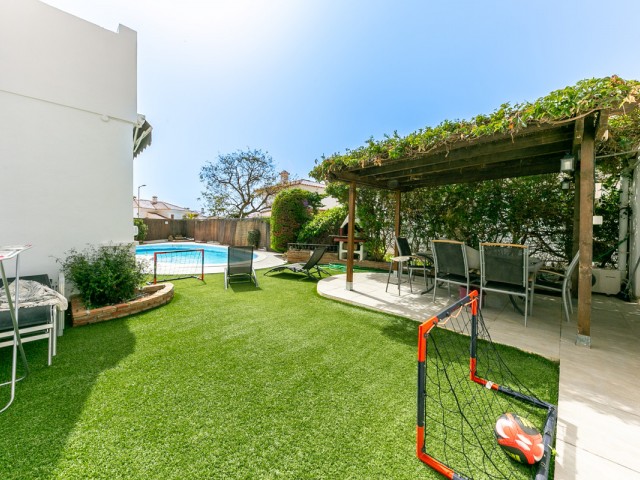 Villa con 4 Dormitorios  en Fuengirola