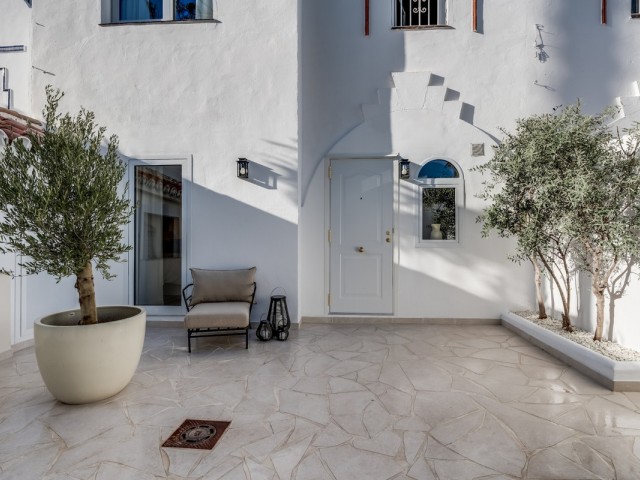4 Bedrooms Townhouse in Nueva Andalucía