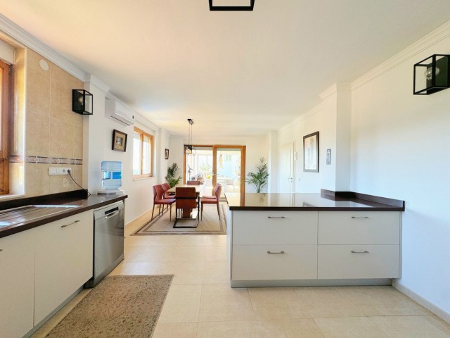 8 Bedrooms Villa in Elviria