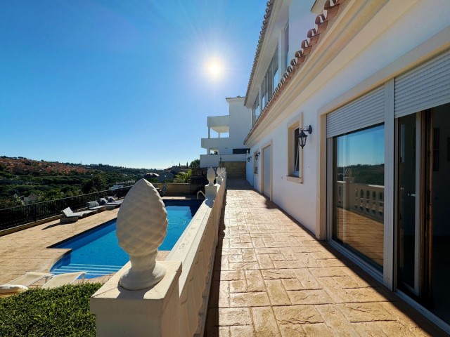 8 Bedrooms Villa in Elviria