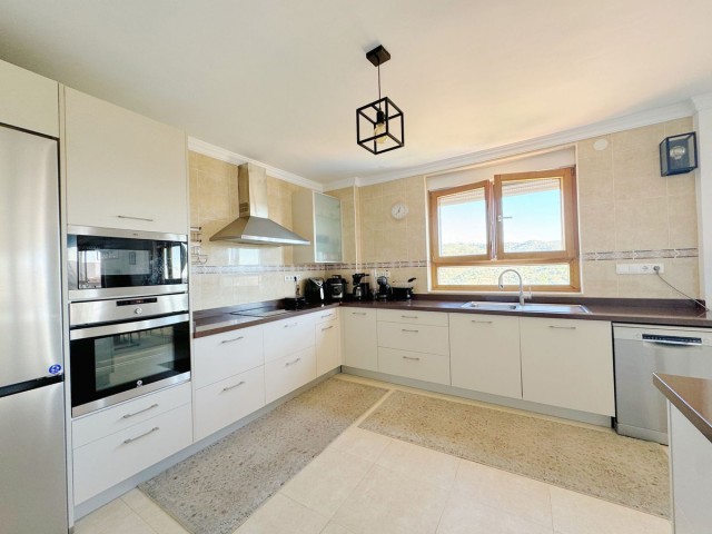 8 Bedrooms Villa in Elviria