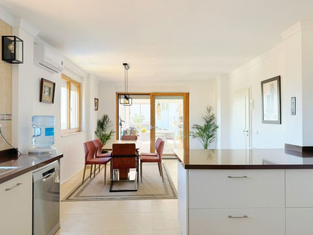8 Bedrooms Villa in Elviria