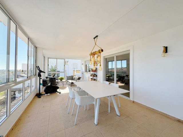 8 Bedrooms Villa in Elviria