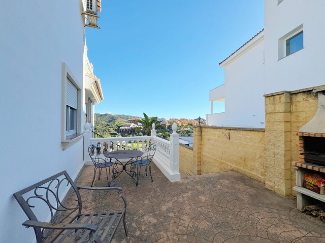 8 Bedrooms Villa in Elviria