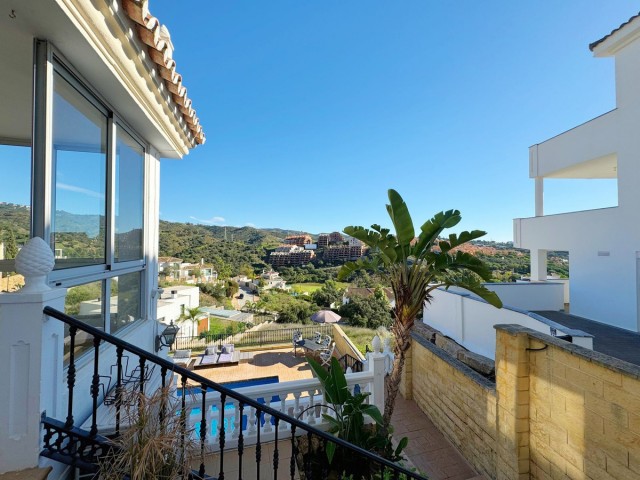 8 Bedrooms Villa in Elviria