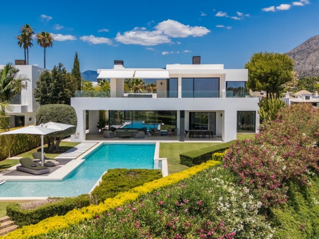 5 Bedrooms Villa in The Golden Mile