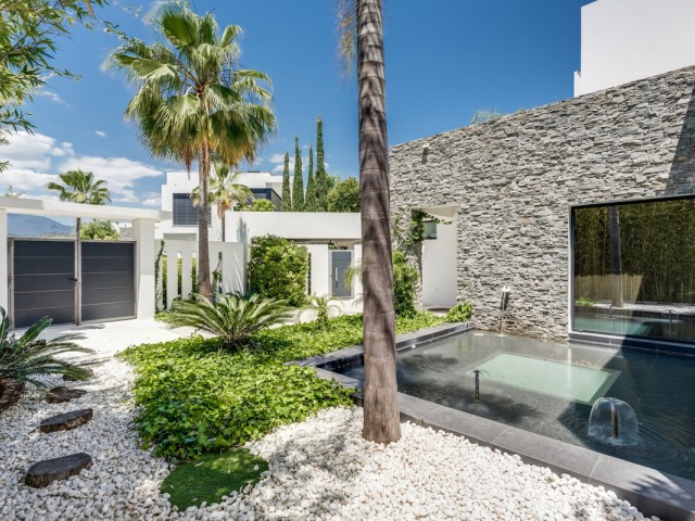 5 Bedrooms Villa in The Golden Mile