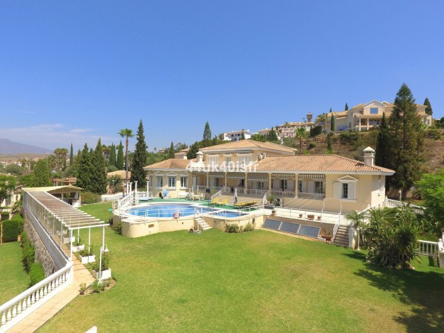 8 Makuuhuoneen Huvila Mijas Golf