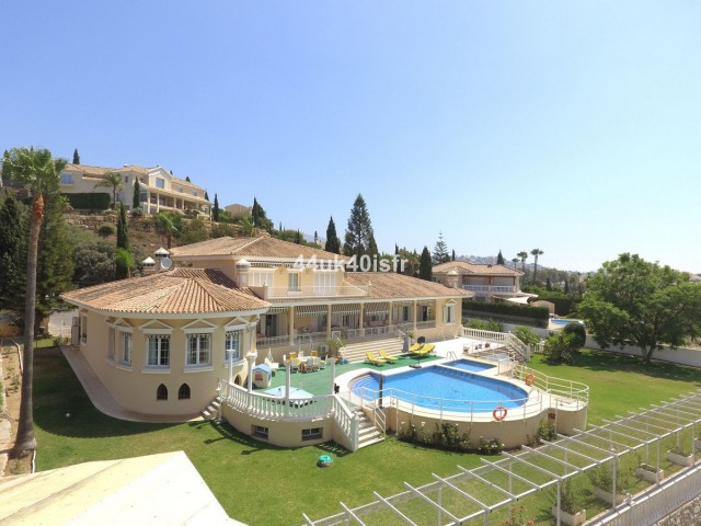 8 Makuuhuoneen Huvila Mijas Golf