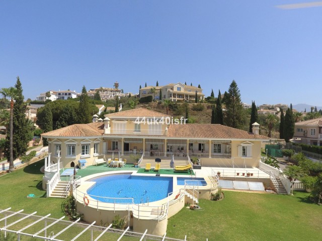 8 Makuuhuoneen Huvila Mijas Golf