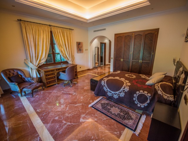 Villa con 8 Dormitorios  en La Zagaleta
