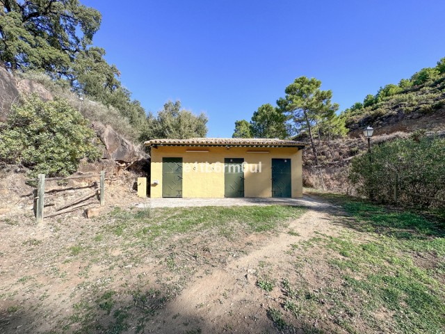 Villa con 5 Dormitorios  en Ojén