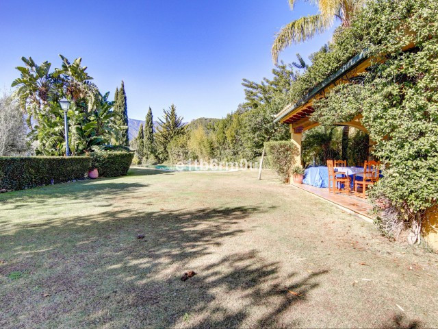 Villa con 5 Dormitorios  en Ojén
