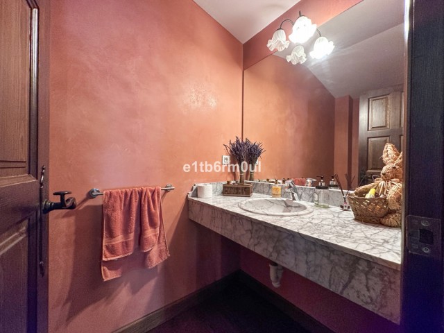 Villa con 5 Dormitorios  en Ojén