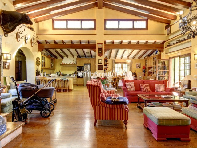 5 Makuuhuoneen Huvila Ojén