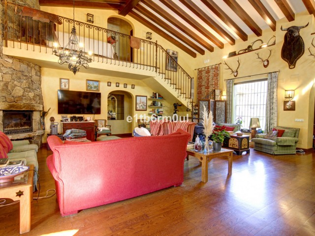 5 Makuuhuoneen Huvila Ojén