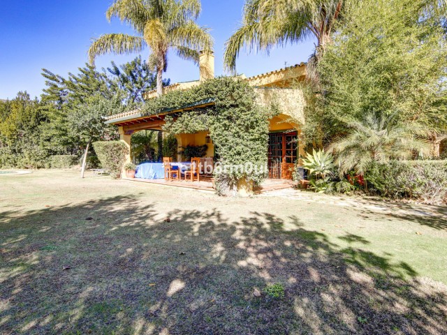 5 Makuuhuoneen Huvila Ojén