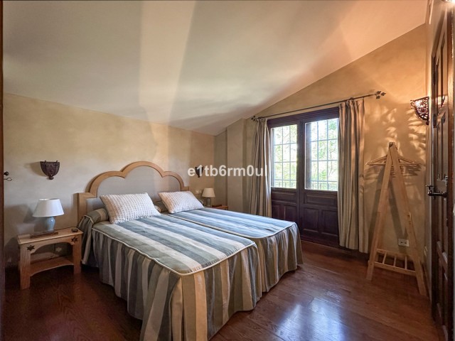 5 Soveroms Villa i Ojén