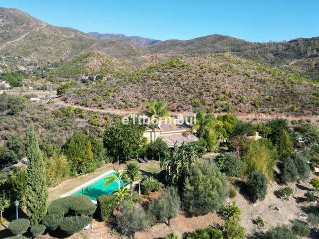 5 Soveroms Villa i Ojén