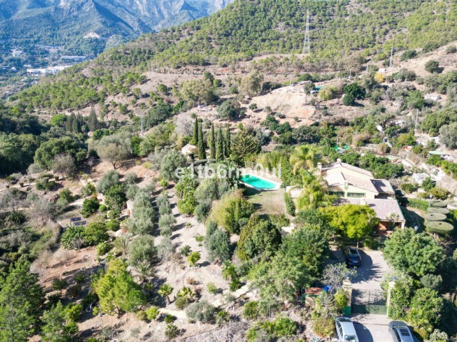 5 Soveroms Villa i Ojén