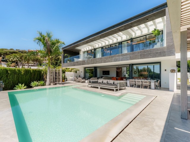 4 Bedrooms Villa in Nueva Andalucía
