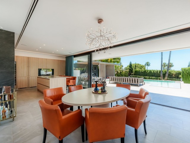 4 Bedrooms Villa in Nueva Andalucía