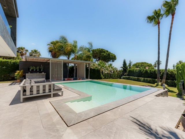 4 Bedrooms Villa in Nueva Andalucía