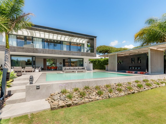 4 Bedrooms Villa in Nueva Andalucía