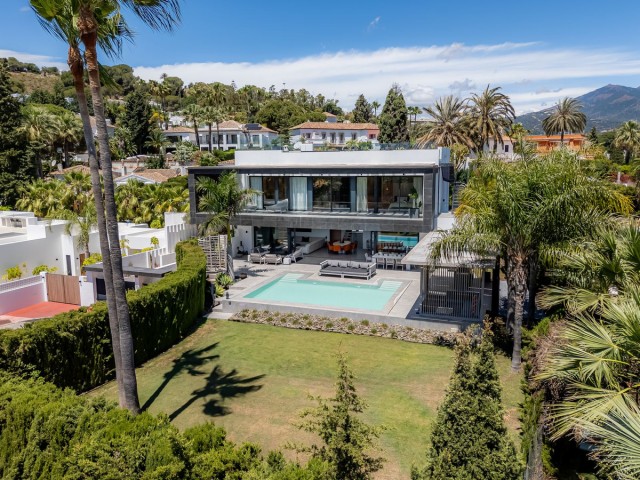 4 Bedrooms Villa in Nueva Andalucía
