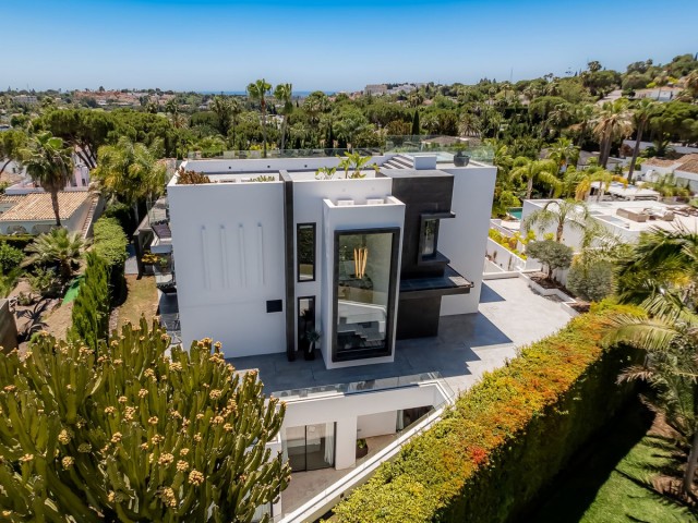 4 Bedrooms Villa in Nueva Andalucía