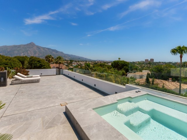 4 Bedrooms Villa in Nueva Andalucía