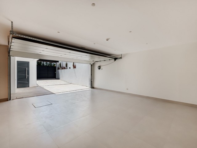 4 Bedrooms Villa in Nueva Andalucía