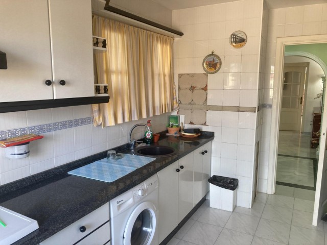 Villa avec 4 Chambres  à Selwo