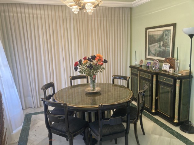 Villa avec 4 Chambres  à Selwo