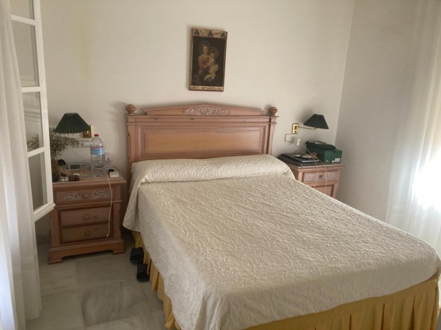 Villa avec 4 Chambres  à Selwo