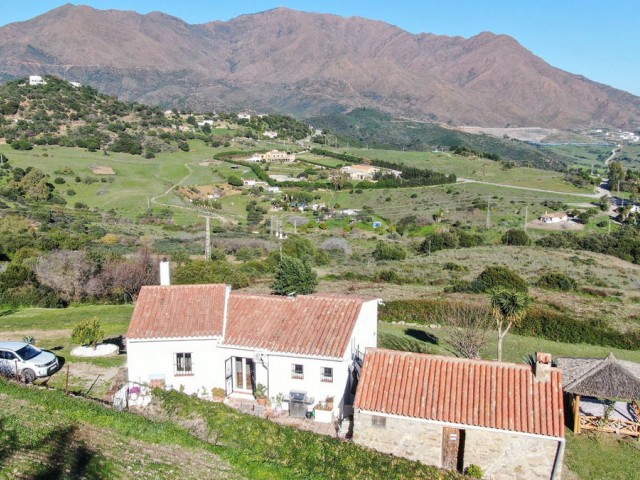 4 Bedrooms Villa in Casares