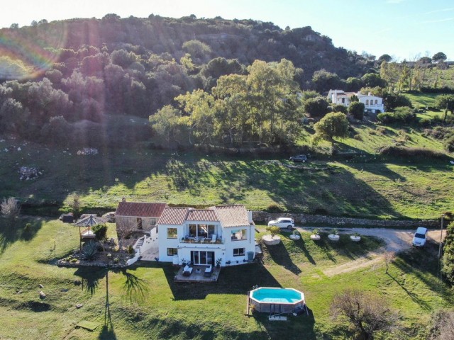 4 Bedrooms Villa in Casares