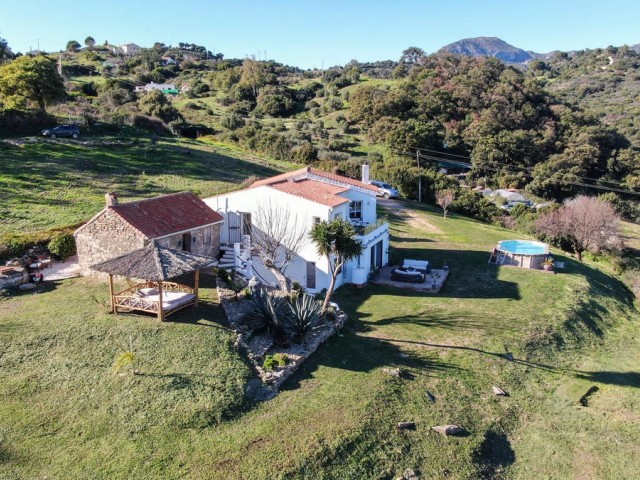 4 Bedrooms Villa in Casares