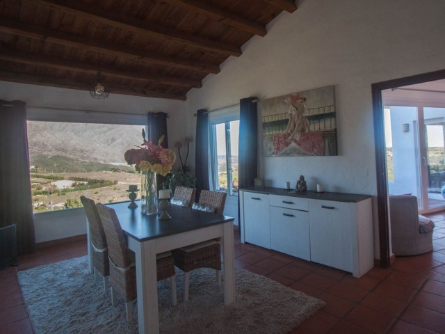 4 Bedrooms Villa in Casares