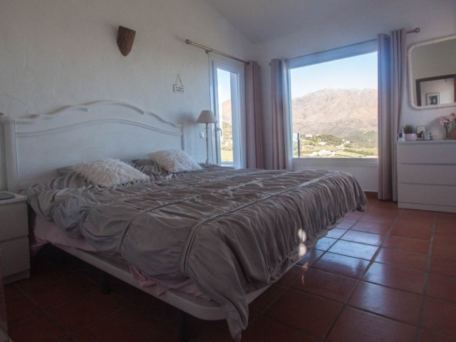 4 Bedrooms Villa in Casares