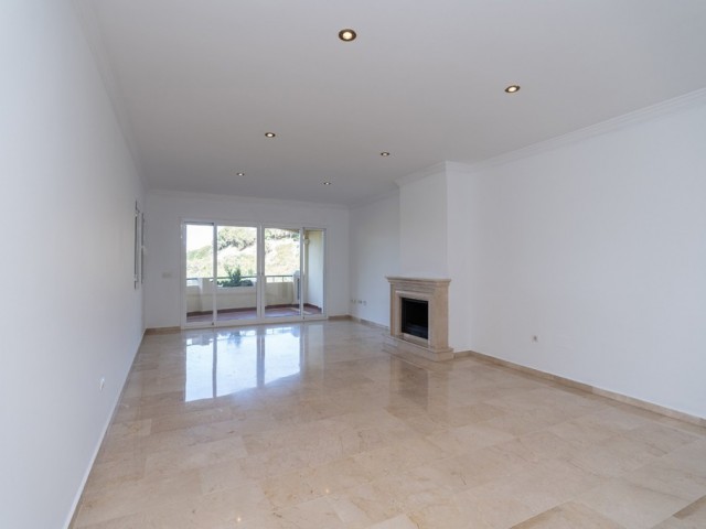 2 Bedrooms Apartment in Elviria