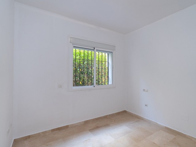 2 Bedrooms Apartment in Elviria