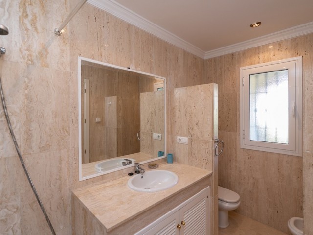 2 Bedrooms Apartment in Elviria