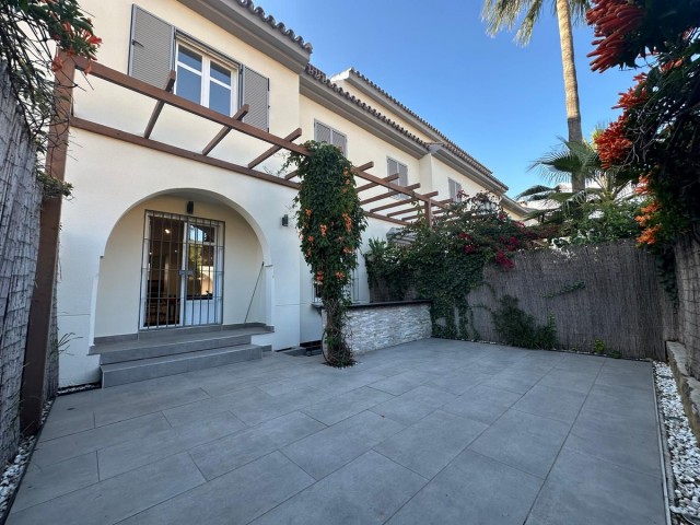 5 Bedrooms Townhouse in Marbella